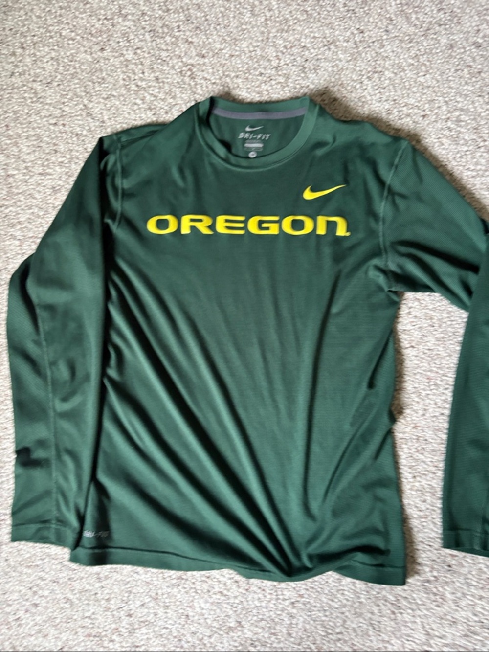 Nike Green Long Sleeve 'OREGON' Athletic Top with Yellow Logo